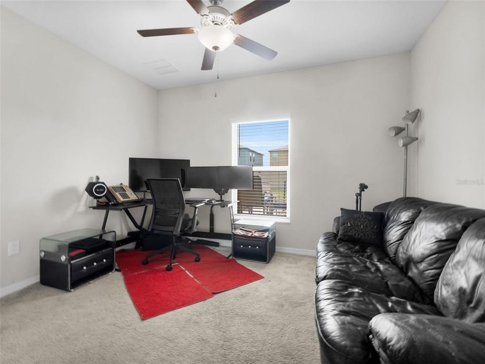 待售: $335,000 (6 贝兹, 3 浴室, 2614 平方英尺)