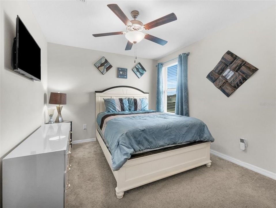 待售: $335,000 (6 贝兹, 3 浴室, 2614 平方英尺)