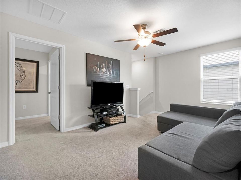 待售: $335,000 (6 贝兹, 3 浴室, 2614 平方英尺)