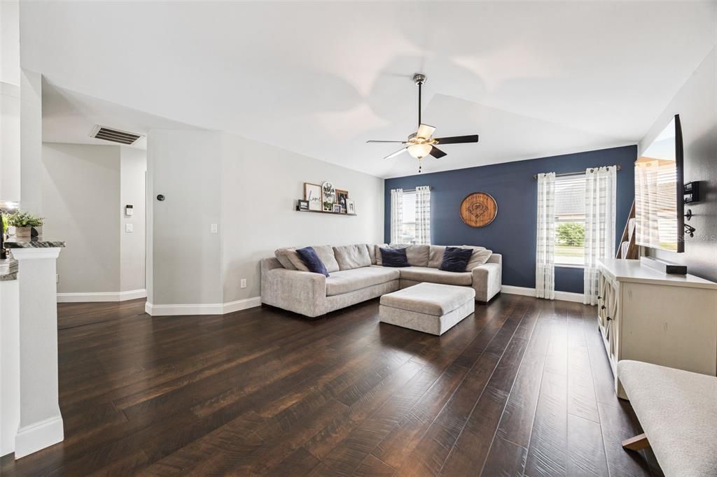 For Sale: $514,900 (3 beds, 2 baths, 2573 Square Feet)