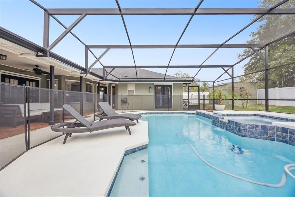 For Sale: $514,900 (3 beds, 2 baths, 2573 Square Feet)