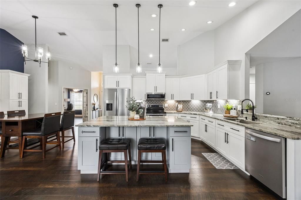 For Sale: $514,900 (3 beds, 2 baths, 2573 Square Feet)