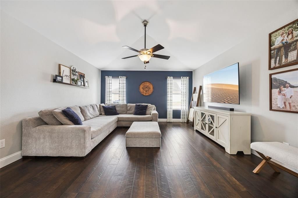 For Sale: $514,900 (3 beds, 2 baths, 2573 Square Feet)