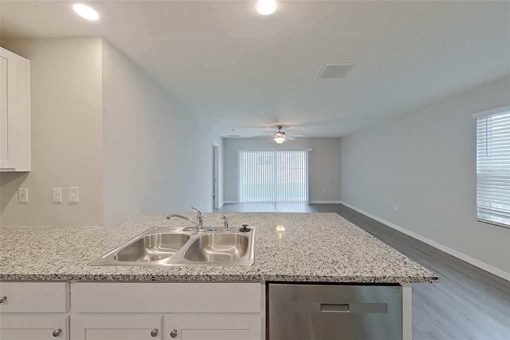 В аренду: $1,895 (3 спален, 2 ванн, 1453 Квадратных фут)