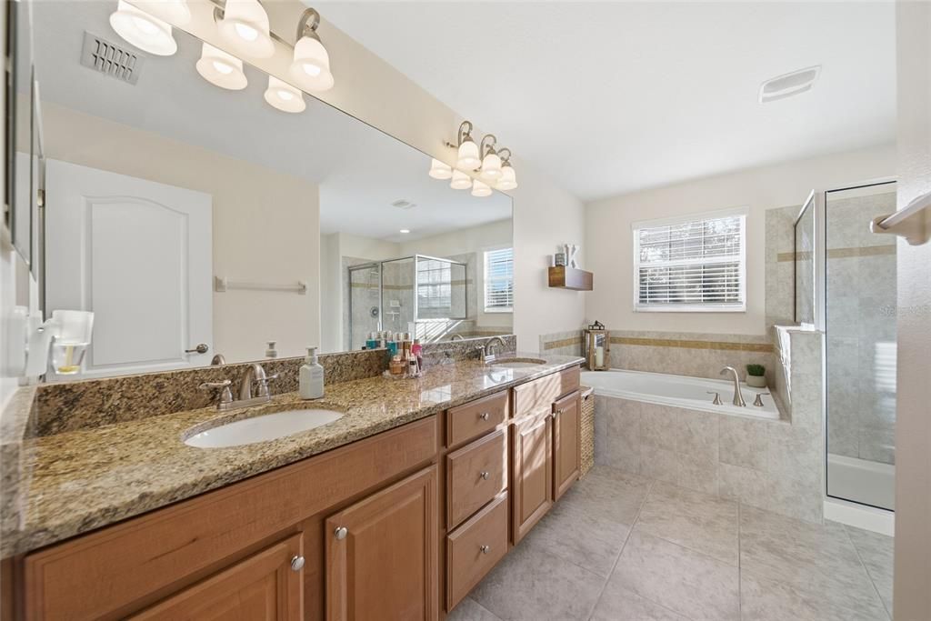 En Venta: $585,000 (4 camas, 3 baños, 2529 Pies cuadrados)