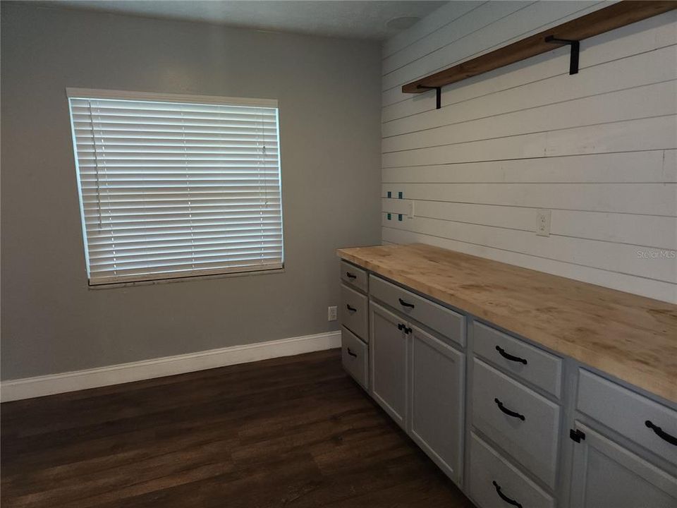 For Sale: $600,000 (5 beds, 2 baths, 1847 Square Feet)