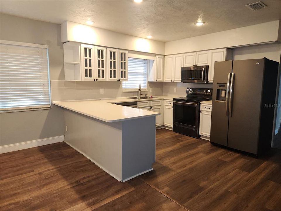 For Sale: $600,000 (5 beds, 2 baths, 1847 Square Feet)