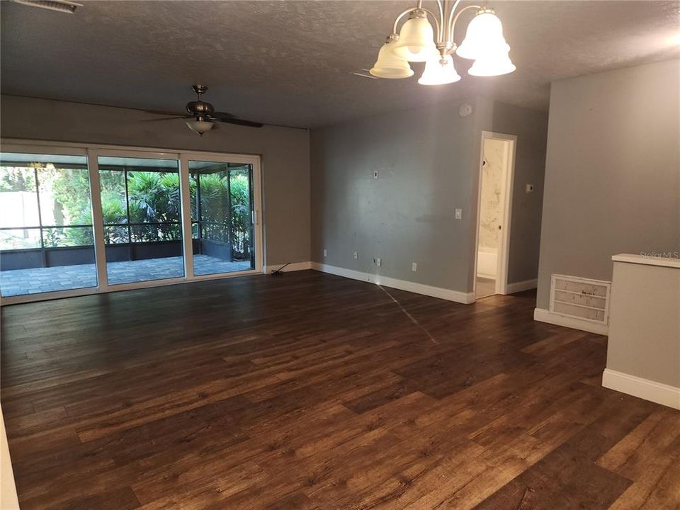 For Sale: $600,000 (5 beds, 2 baths, 1847 Square Feet)