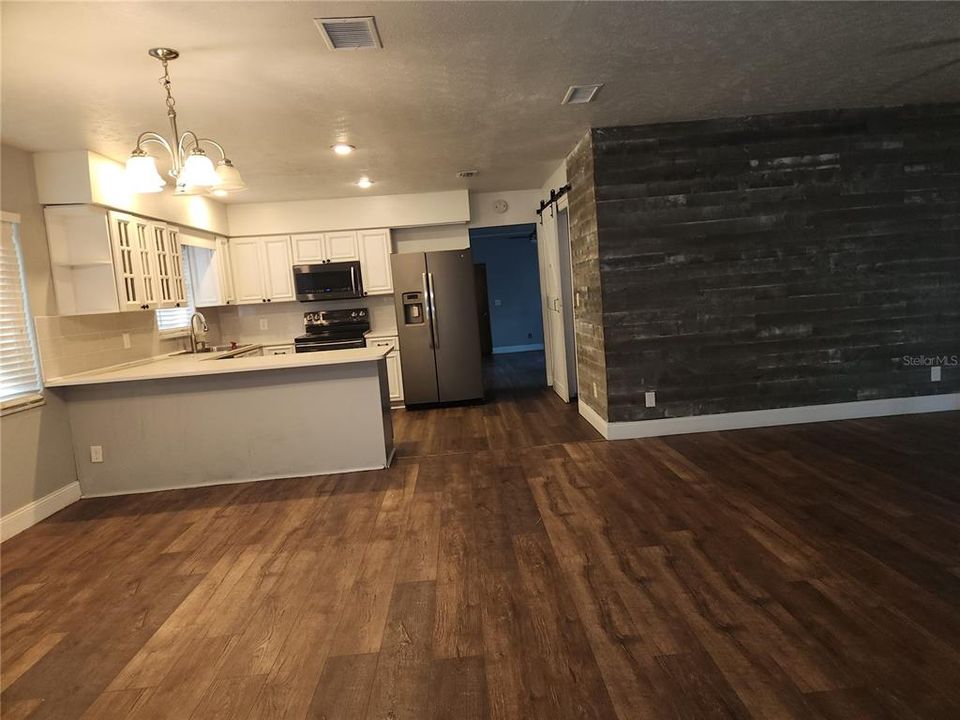 For Sale: $600,000 (5 beds, 2 baths, 1847 Square Feet)