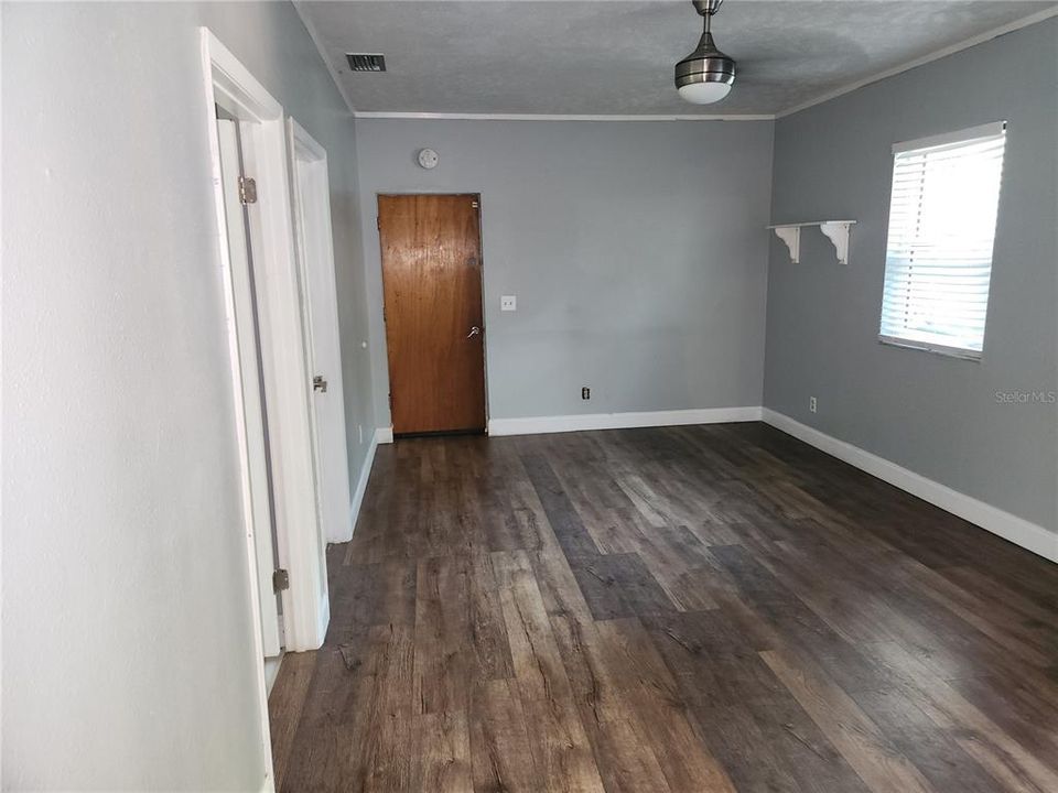 For Sale: $600,000 (5 beds, 2 baths, 1847 Square Feet)