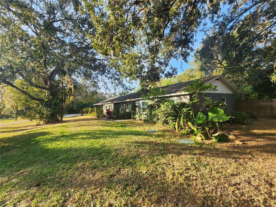 For Sale: $600,000 (5 beds, 2 baths, 1847 Square Feet)