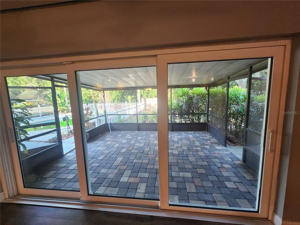 For Sale: $600,000 (5 beds, 2 baths, 1847 Square Feet)