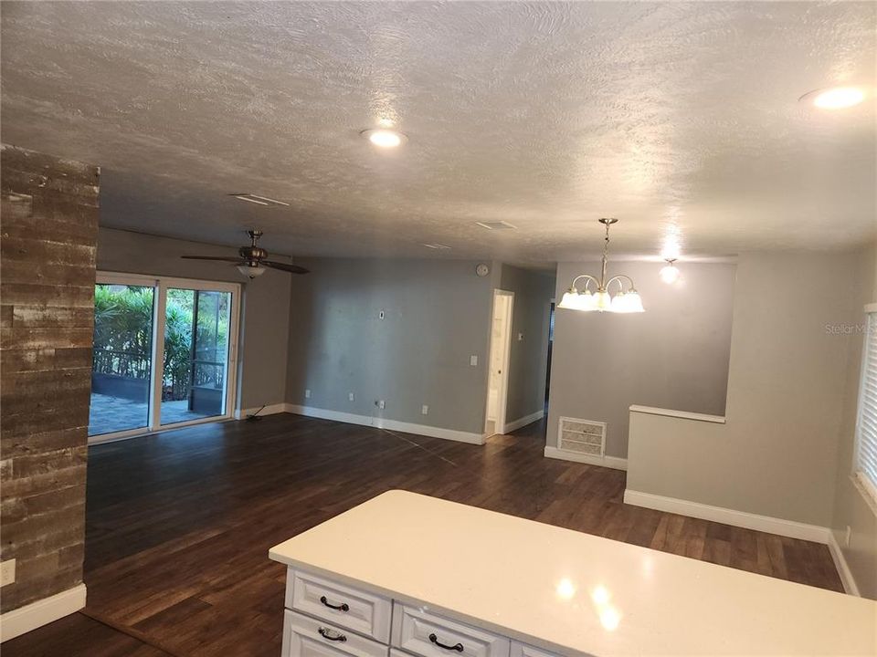 For Sale: $600,000 (5 beds, 2 baths, 1847 Square Feet)