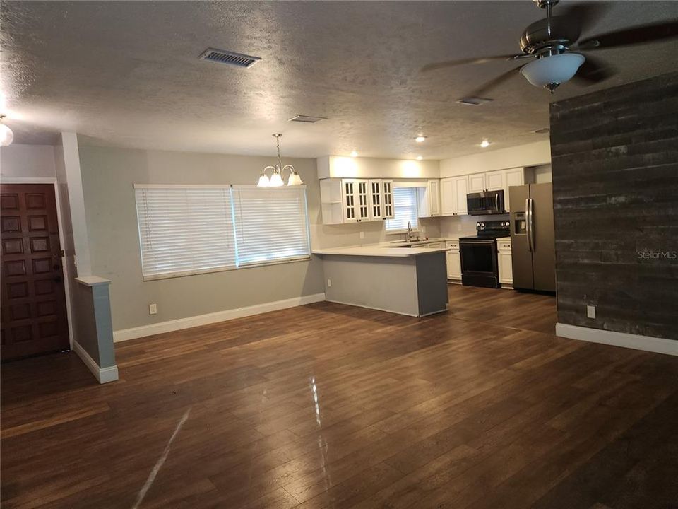 For Sale: $600,000 (5 beds, 2 baths, 1847 Square Feet)