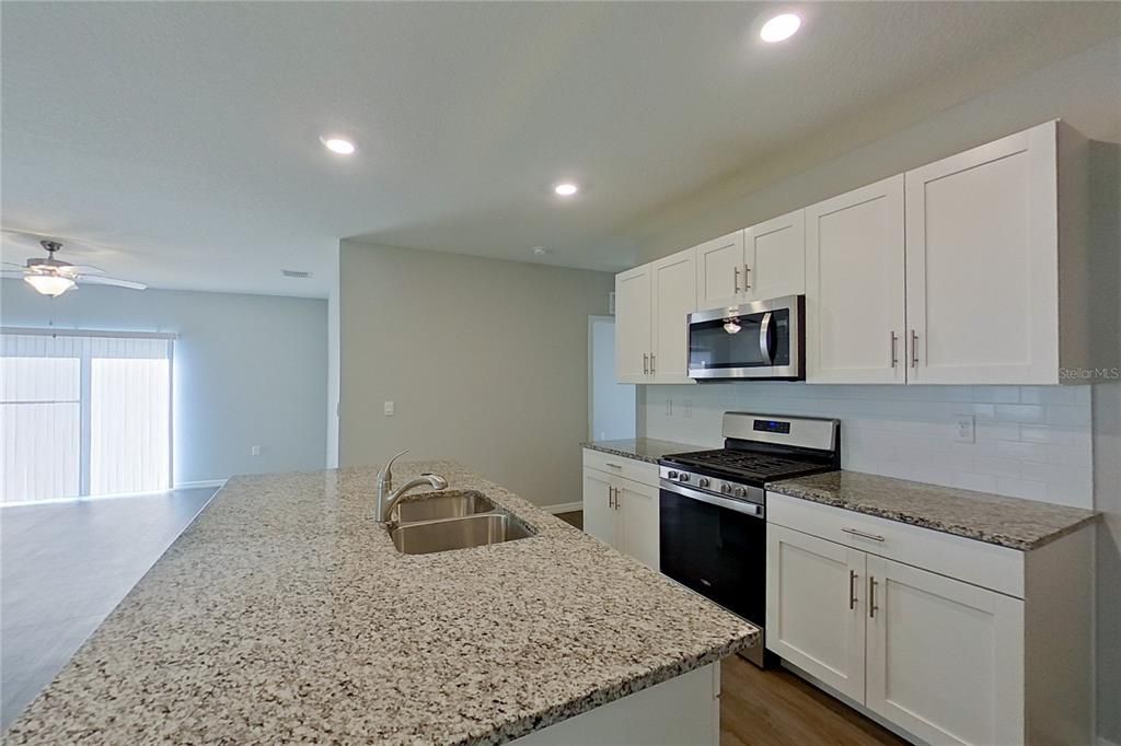 For Rent: $2,315 (5 beds, 3 baths, 2447 Square Feet)