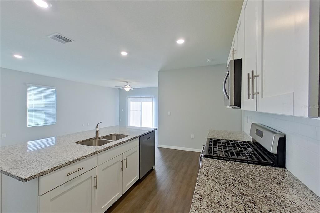 For Rent: $2,315 (5 beds, 3 baths, 2447 Square Feet)