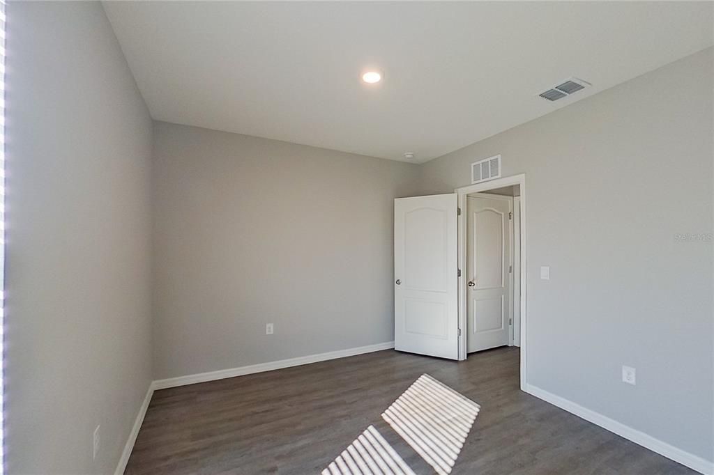 For Rent: $2,315 (5 beds, 3 baths, 2447 Square Feet)