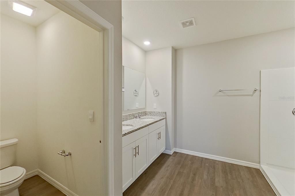 For Rent: $2,315 (5 beds, 3 baths, 2447 Square Feet)