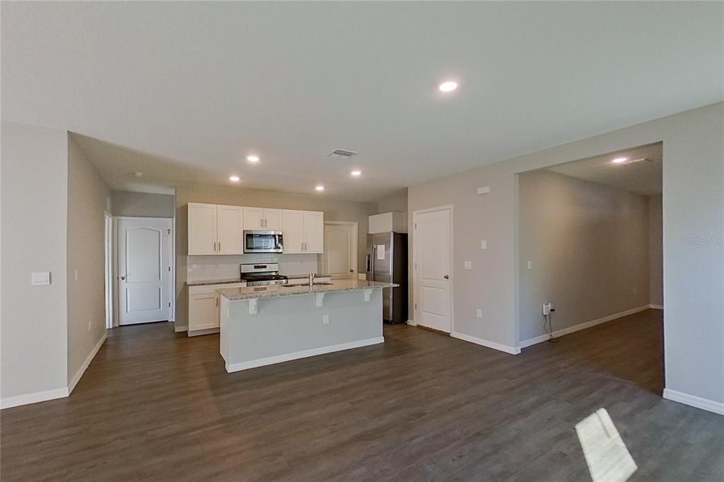 For Rent: $2,315 (5 beds, 3 baths, 2447 Square Feet)