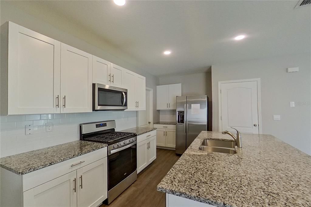 For Rent: $2,315 (5 beds, 3 baths, 2447 Square Feet)