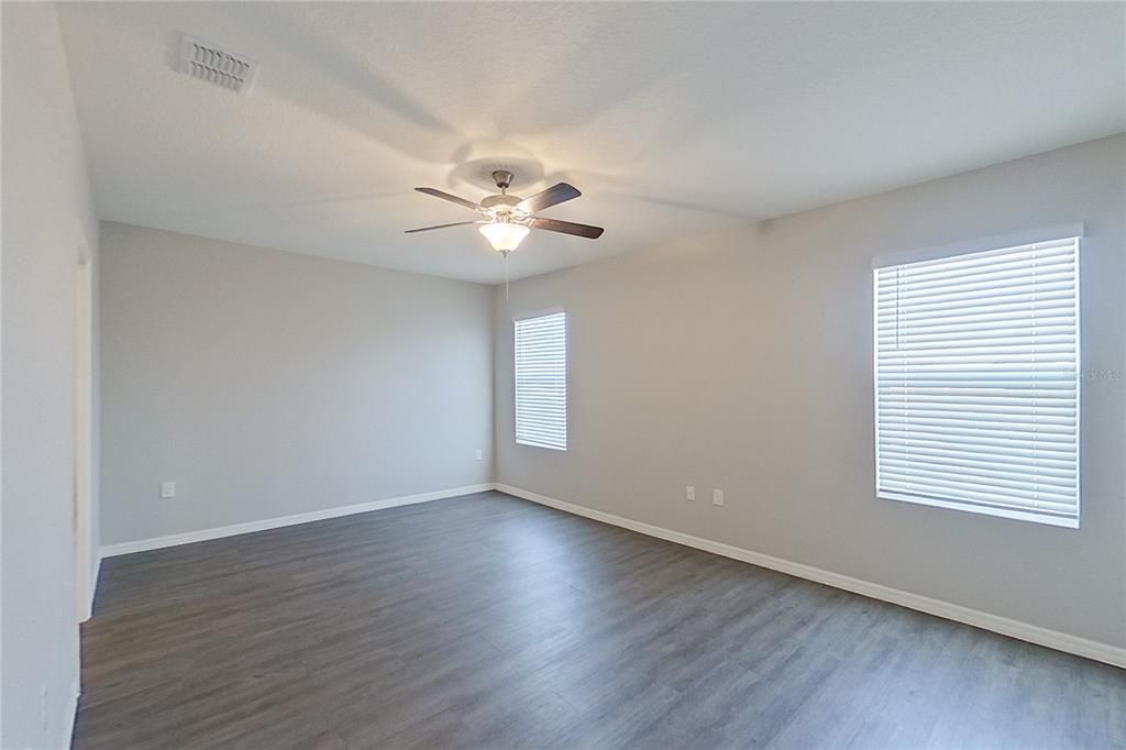 For Rent: $2,315 (5 beds, 3 baths, 2447 Square Feet)