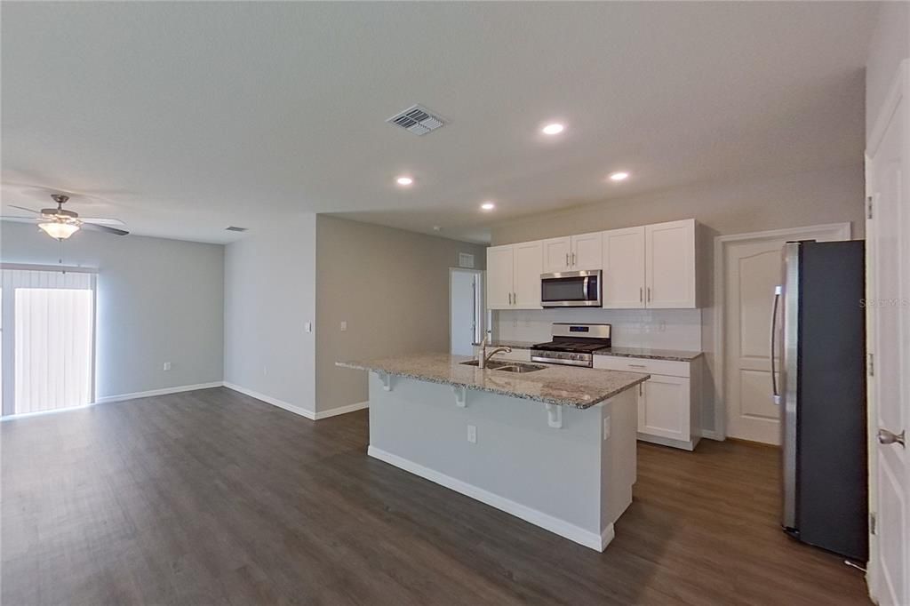 For Rent: $2,315 (5 beds, 3 baths, 2447 Square Feet)