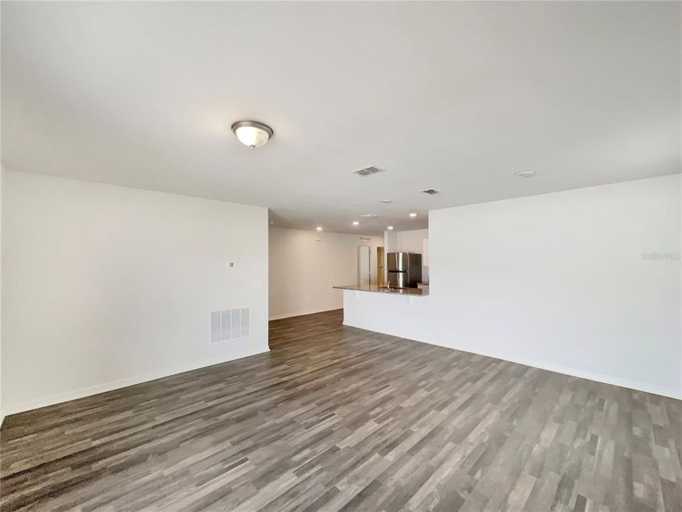 For Sale: $263,000 (3 beds, 2 baths, 1282 Square Feet)