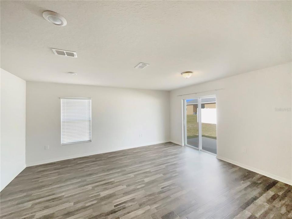 For Sale: $263,000 (3 beds, 2 baths, 1282 Square Feet)