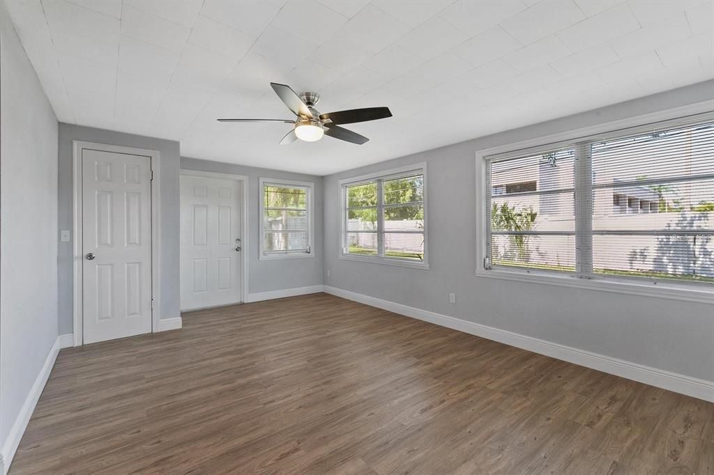 For Sale: $470,000 (3 beds, 2 baths, 1287 Square Feet)