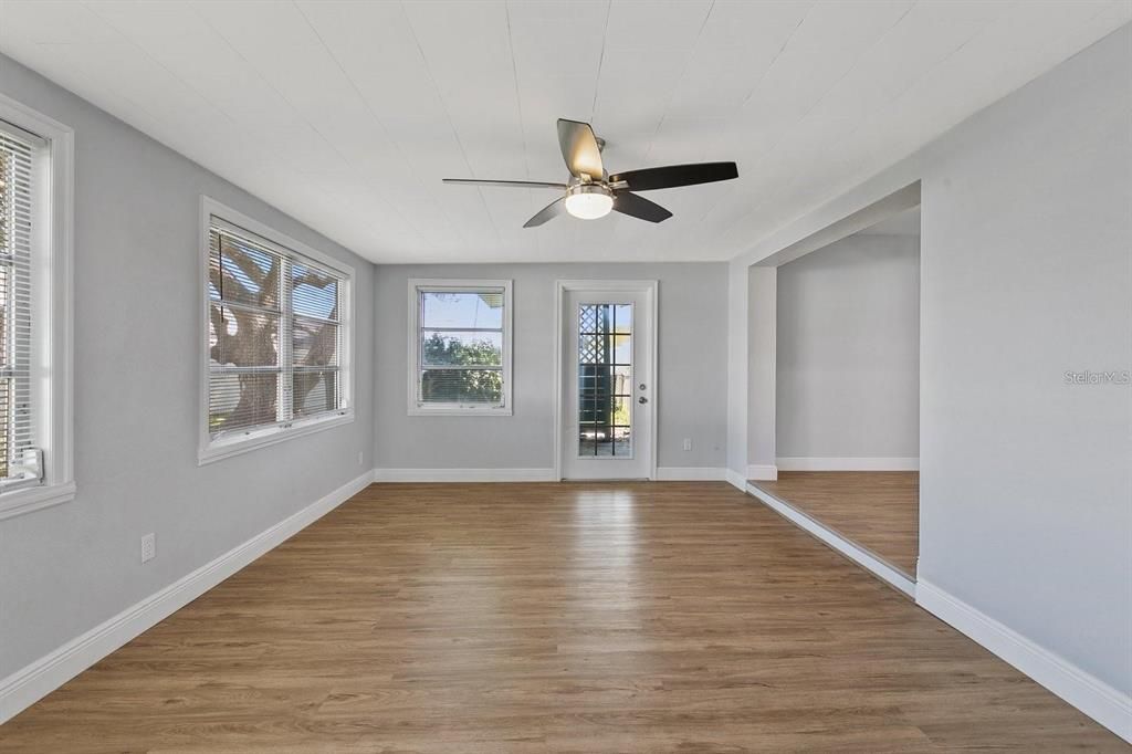 For Sale: $470,000 (3 beds, 2 baths, 1287 Square Feet)