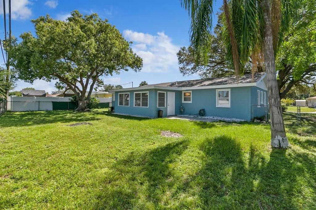 For Sale: $470,000 (3 beds, 2 baths, 1287 Square Feet)