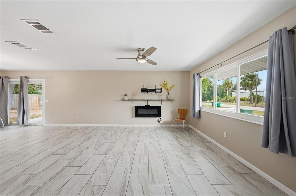 En Venta: $225,000 (3 camas, 2 baños, 1183 Pies cuadrados)