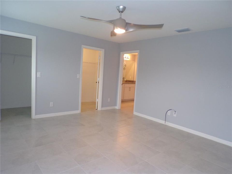 For Rent: $2,150 (4 beds, 2 baths, 1810 Square Feet)