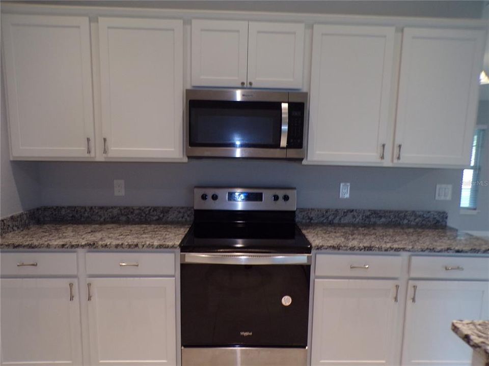 For Rent: $2,150 (4 beds, 2 baths, 1810 Square Feet)