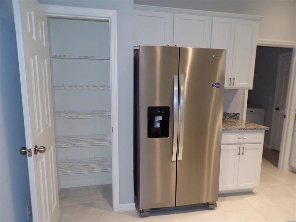 For Rent: $2,150 (4 beds, 2 baths, 1810 Square Feet)