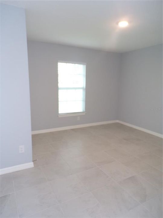 For Rent: $2,150 (4 beds, 2 baths, 1810 Square Feet)