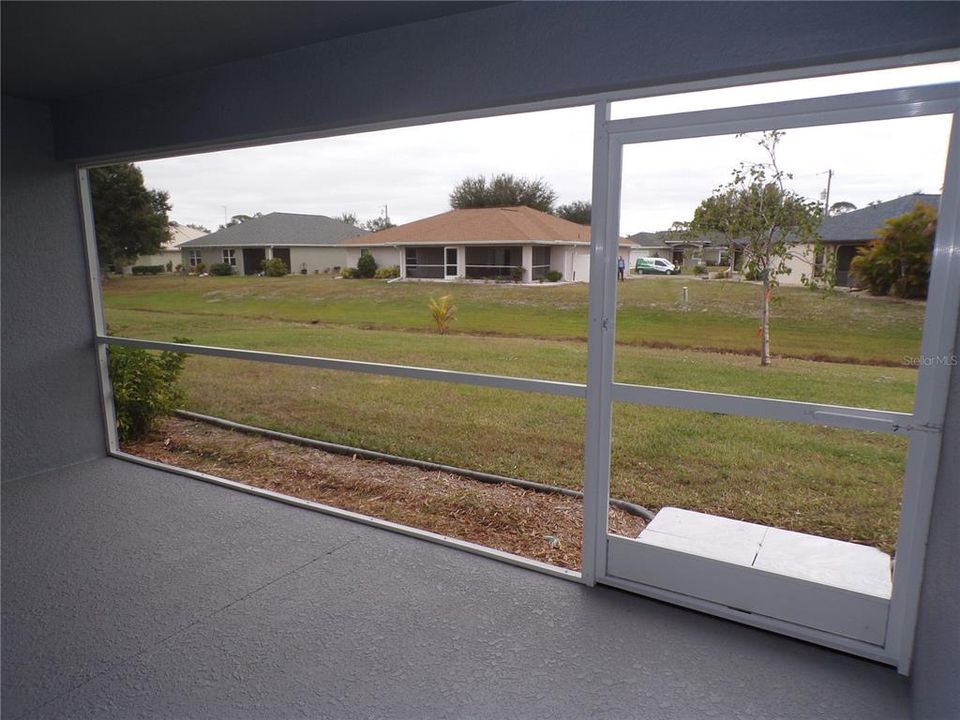 For Rent: $2,150 (4 beds, 2 baths, 1810 Square Feet)