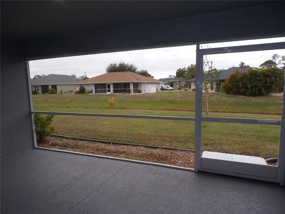 For Rent: $2,150 (4 beds, 2 baths, 1810 Square Feet)