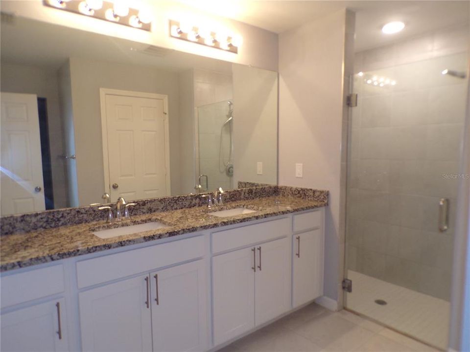 For Rent: $2,150 (4 beds, 2 baths, 1810 Square Feet)