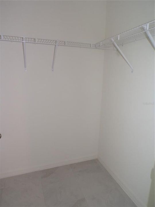 For Rent: $2,150 (4 beds, 2 baths, 1810 Square Feet)