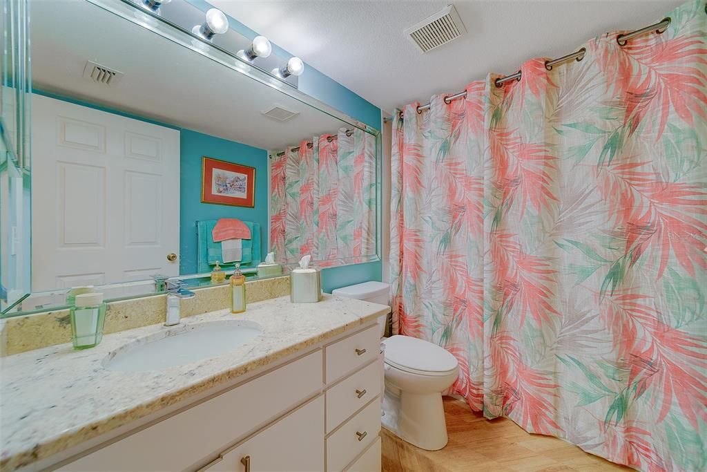 待售: $270,000 (2 贝兹, 2 浴室, 1415 平方英尺)