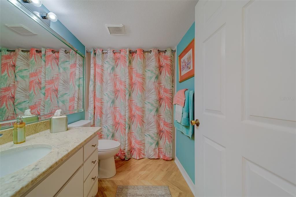 待售: $270,000 (2 贝兹, 2 浴室, 1415 平方英尺)