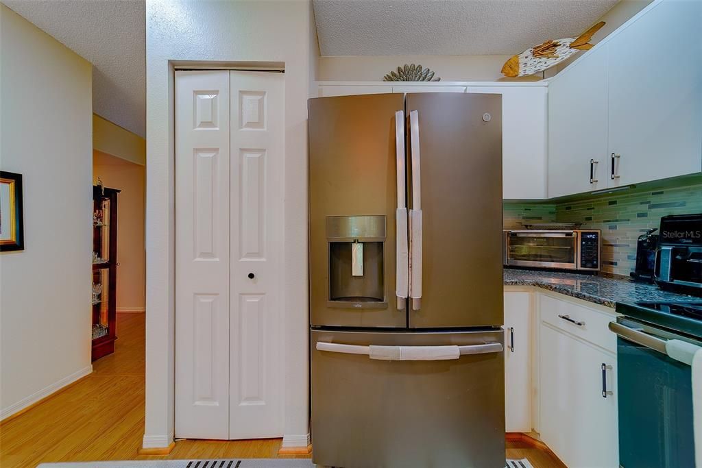 待售: $270,000 (2 贝兹, 2 浴室, 1415 平方英尺)