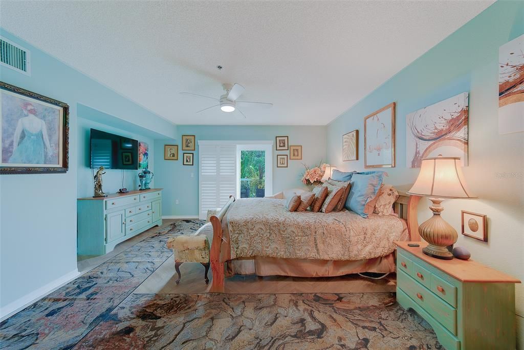 待售: $270,000 (2 贝兹, 2 浴室, 1415 平方英尺)