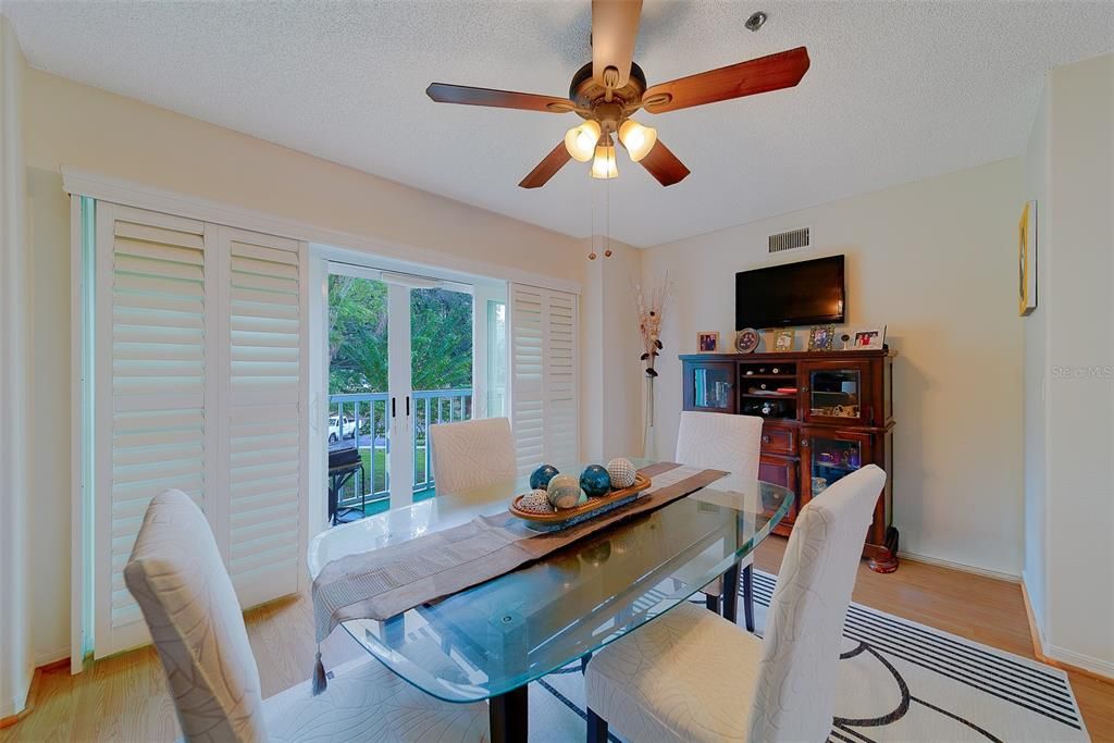 待售: $270,000 (2 贝兹, 2 浴室, 1415 平方英尺)