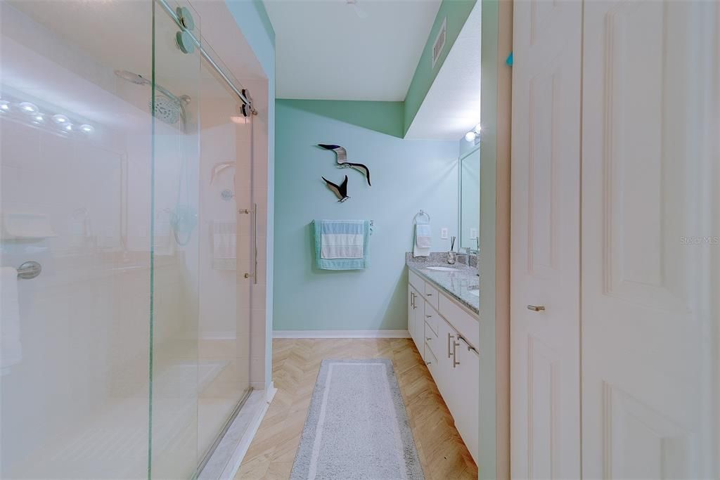 待售: $270,000 (2 贝兹, 2 浴室, 1415 平方英尺)