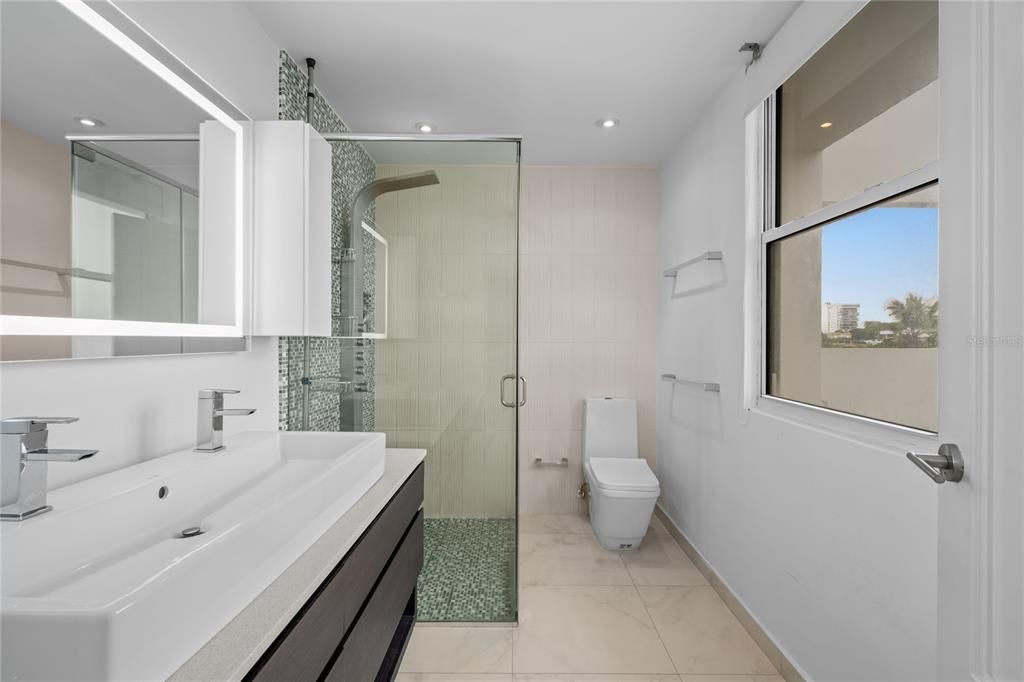 На продажу: $1,100,000 (4 спален, 3 ванн, 1952 Квадратных фут)