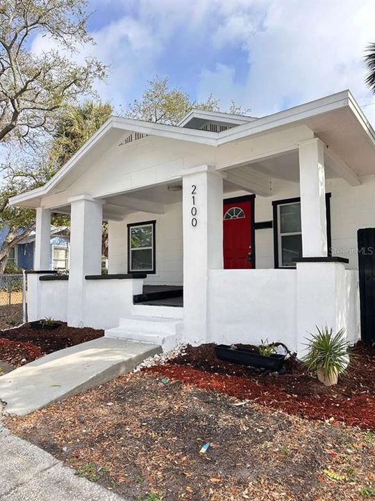 待售: $271,500 (2 贝兹, 1 浴室, 728 平方英尺)