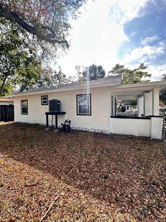 待售: $271,500 (2 贝兹, 1 浴室, 728 平方英尺)