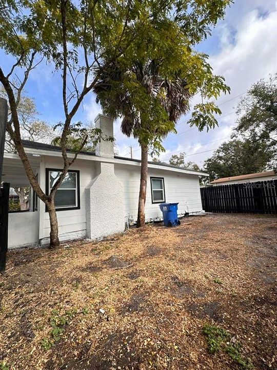 待售: $271,500 (2 贝兹, 1 浴室, 728 平方英尺)